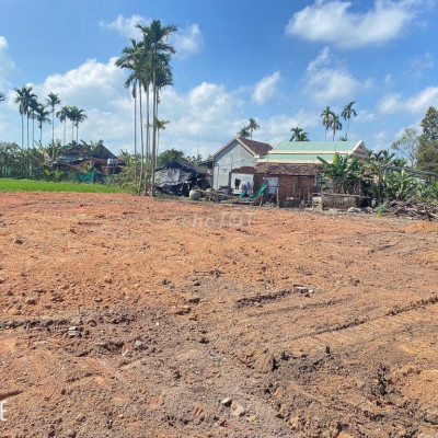 Bán đất gần thị trấn Hà Lam, giá 3xx, bao sang tên