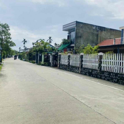 tôi chính chủ cần bán vài lô gần trục chính