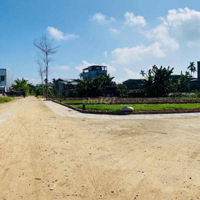 BÁN ĐẤT SAU NHÀ MẶT TIỀN TT ÁI NGHĨA CÓ SỔ GIÁ TỐT