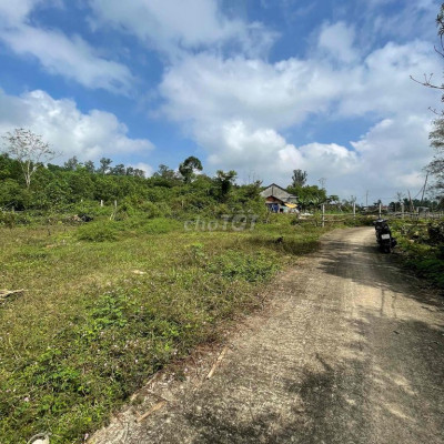 Phú cườngSau lưng cty Sơn sáu sang . gần Hương An