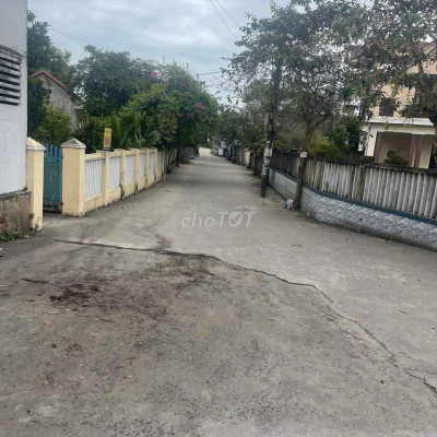 Đất CC có sổ đỏ, sát chợ Thanh Quýt. DT 150m2.