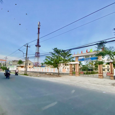 Mặt tiền chợ đường ô tô thông nhiều nơi,hổ trợ vay