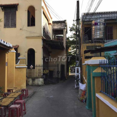 Nhà trung tâm phố đi bộ thành phố hội an .