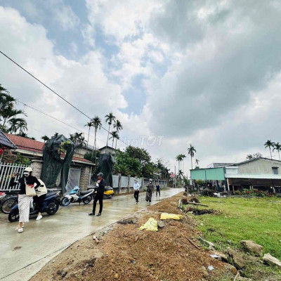 Xuân Diệm Điện Tiến Cách đường nhựa 100m