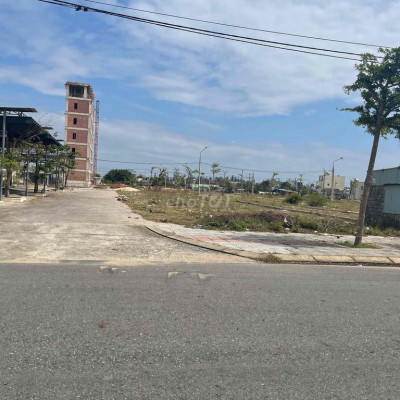 Đường 10m5 KĐT Seaview Điện Ngọc giá sập hậm