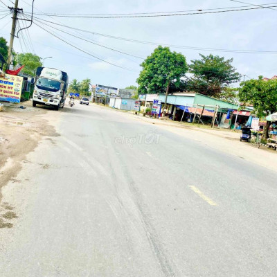 Cần bán gấp lô đất mặt tiền kinh doanh - sát chợ