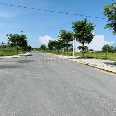 171m2 kdt số 4 giá chỉ 2,15 tỷ kề góc hướng ĐN