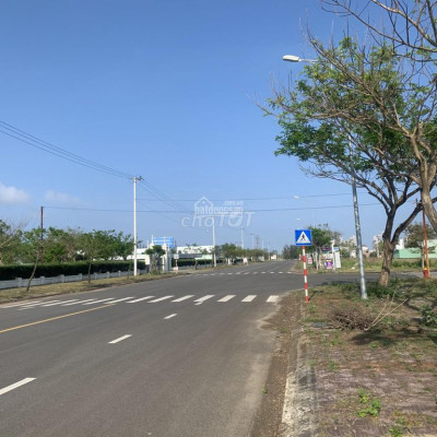 Cần bán lô MT Nguyễn Gia Thiều, Điện Ngọc