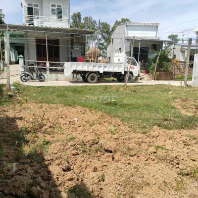 Giáp NAm Phước đường 5m , 500m2 tách 4 lô sẵn sổ