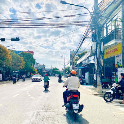 SỤP HẦM CC đất vuông vức gần chợ ngay DT609/SHR