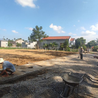 ở đây chúng tôi có vài lô đẹp sẵn sổ gần UBND