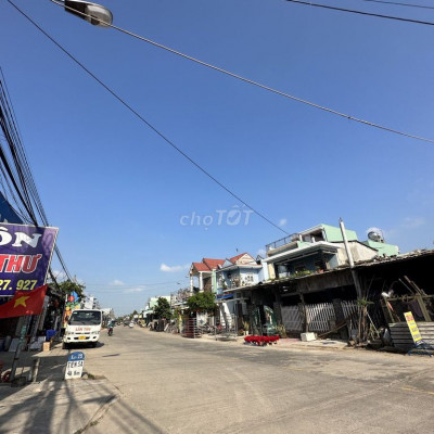 Block 8 lô Liền Kề song song trục Nguyễn Tất Thành