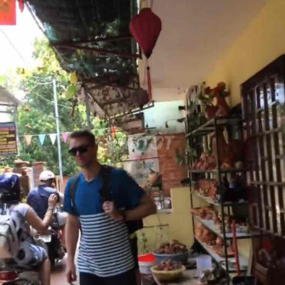 nhà cho thuê 2mặt tiền! khu du lich làng gốm