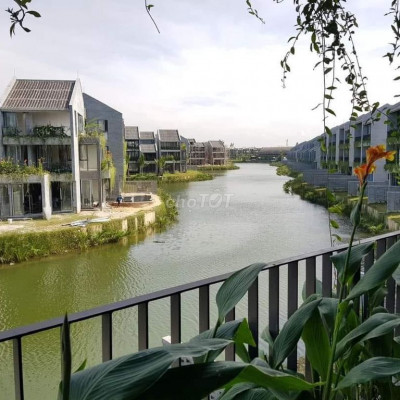 Chyển nhượg biệt thự 2 mặt tiền 3 tầg 1tum giá 6t8