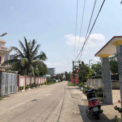 cần bán gấp lô mặt tiền sát Hoà Tiến