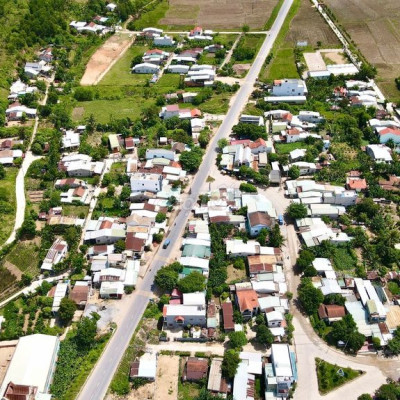 Vỡ nợ bán rẻ lô đất ngay ủy ban- Sổ hồng trao tay