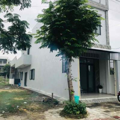 Nhà mặt tiền 2 tầng nguyên căn