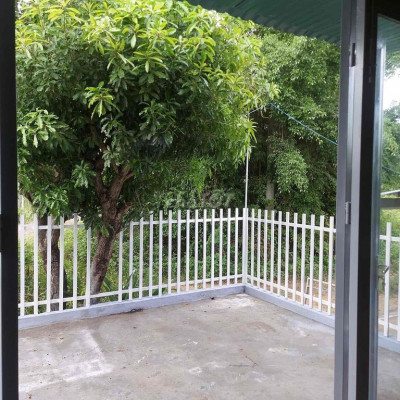 cần bán nhà mới chưa qua sữ dụng