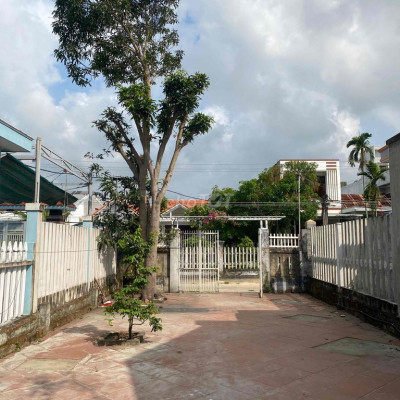 Cho thuê nhà nguyên căn ngay ngã tư Điện Ngọc Điện