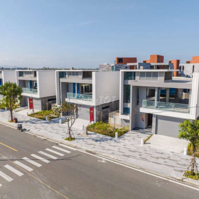 Villa 5PN mặt sông, 427m2, ngay sân Golf BRG