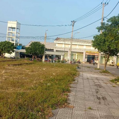 Bán lô góc 2 mặt tiền kinh doanh Chợ