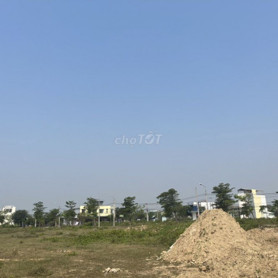 Bê tông chính sát trục đường DH C8, 7m*26 vỡ nợ