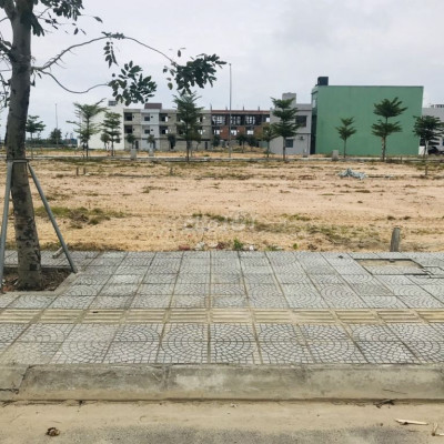 Chủ gửi bán lô 100m2 mặt tiền QL1A, cạnh siêu thị