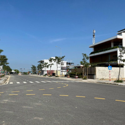 Bán gấp lô đường 27m quốc lộ 1A cạnh siêu thị BigC