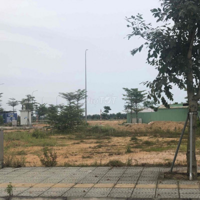 Chủ thua lỗ chứng khoán bán gấp lô đất bù lỗ