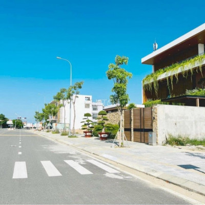 Em còn 2lô liền kề,mặt tiền QL1A,sát siêu thị BigC