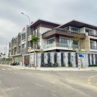 Trả nợ ngân hàng bán lỗ đất cạnh siêu thị Go Big C