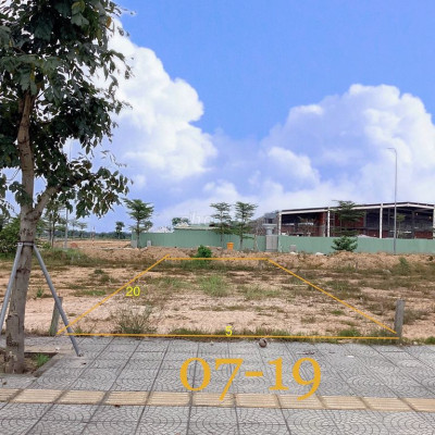 Bán gấp lô đất 100m2 sát siêu thị BigC, Đã có sổ