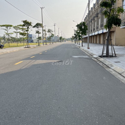 Đất biển đường 10m5 lề 5m thông ra biển cạnh cvien