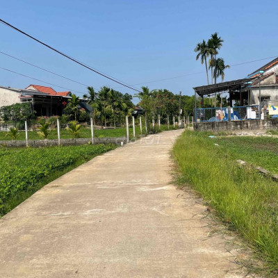 Duy Thành - Sau lưng uỷ ban xã . Dân cư san sát