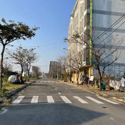 Cần bán lô đất 2 mặt tiền đường Dũng Sỹ Điện Ngọc