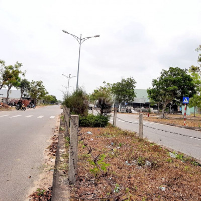 Bán lỗ đất mặt tiền 33m lề 6m diện tích 290m2