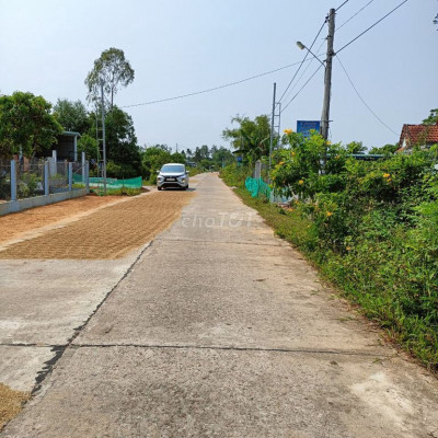 KẸT TIỀN CẦN BÁN LÔ ĐẤT MẶT TIỀN ĐƯỜNG DH LIÊN XÃ