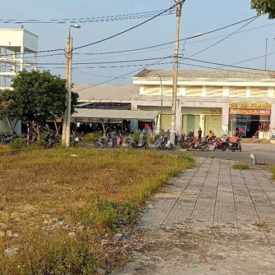 Bán đất sát chợ đường 5,5m giá bằng lô đất kiệt