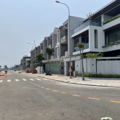 Bán gấp 1 căp hướng đông 100m2 gần siêu thị Bigc