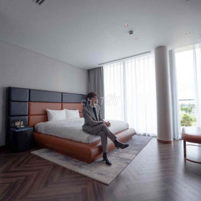 Bán gấp căn biệt thự 2 mặt tiền view và 2 sân Golf