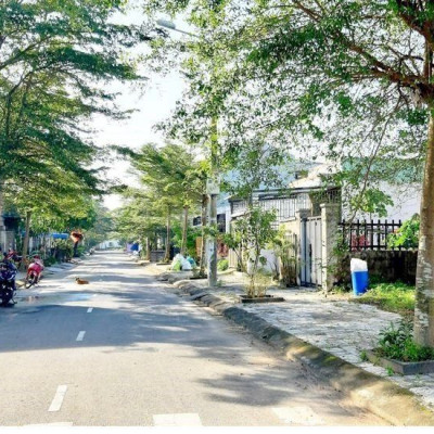 bán gấp 2 lô liền kề trung tâm thị trấn