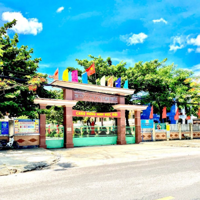 180m2 - đường 5.5m - cạnh chợ chỉ 1ty150