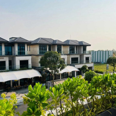 Bán căn biệt thự compound ven biển có hồ bơi, view sông 427m2