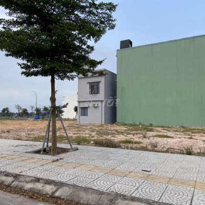 Đất có sổ chính chủ- cạnh siêu thị lớn- trục 27m trung tâm Điện Bàn