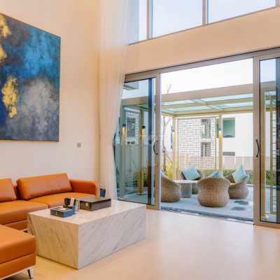 Bán biệt thự cạnh bên sân golf BRG, DT427m2 cao 3 tầng,3 PN, có hồ bơi