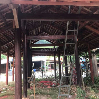 Nhà sân vườn , mái ngoái , gỗ vip