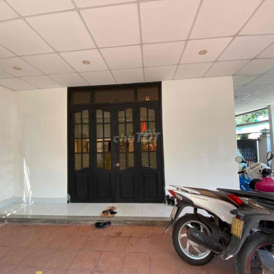 Cần bán nhà và đất chính chủ 2 mặt tiền,110 m2 , có thể thương lượng