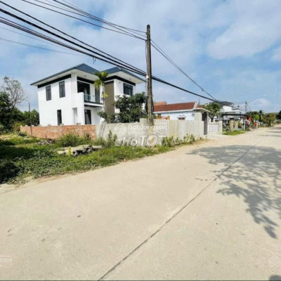 NGAy gần chợ Điện Trung 2lô liền kề sát trục chính