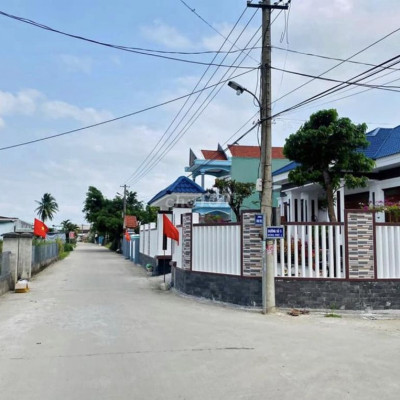 ngay sát trục chính vào 100m , chỉ 5xx/150m2