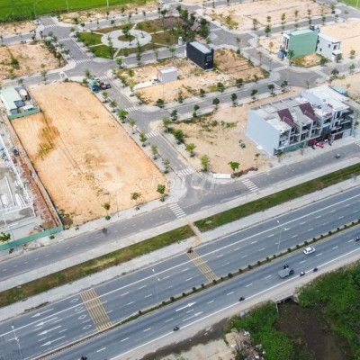 Đất sẵn sổ cạnh siêu thị, đối diện bệnh viện, điện âm, chủ bao sổ